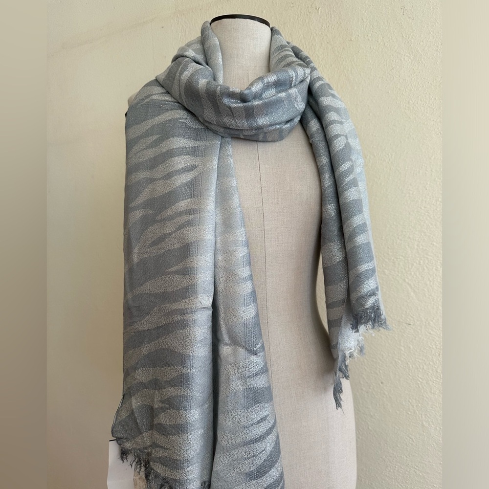 Cache scarf/wrap